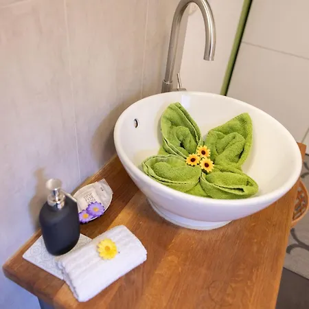 Modernes 1-zi-apartment Fuer 2 Personen, Ruhig & Nahe Bamberg * Adelsdorf